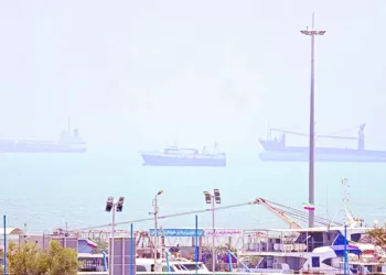 إيران تشترط التزام أمريكا ببنود الاتفاق المؤقت لإعادة فتح « هرمز»