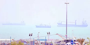 إيران تشترط التزام أمريكا ببنود الاتفاق المؤقت لإعادة فتح « هرمز»