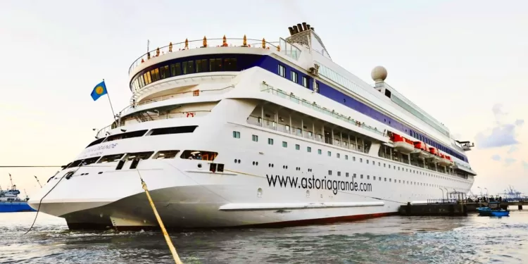 في زيارتها الأولى.. ميناء غرب بورسعيد يستقبل السفينة السياحية ASTORIA GRANDE