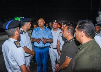 بعد رفع 130 طن مخلفات ونواتج فرز القمامة من الطريق الدولى.. محافظ الإسكندرية يشكل لجنة للتحقيق ومحاسبة المقصرين