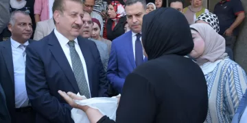 تقديرًا لجهودهم.. محافظ بورسعيد يكافئ أطقم تمريض «الغسيل الكلوي» بـ 50 ألف جنيه