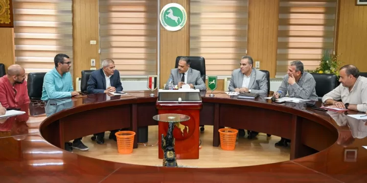 اجتماع تنسيقي لمتابعة توصيل الغاز الطبيعي بأحياء مدينة الزقازيق