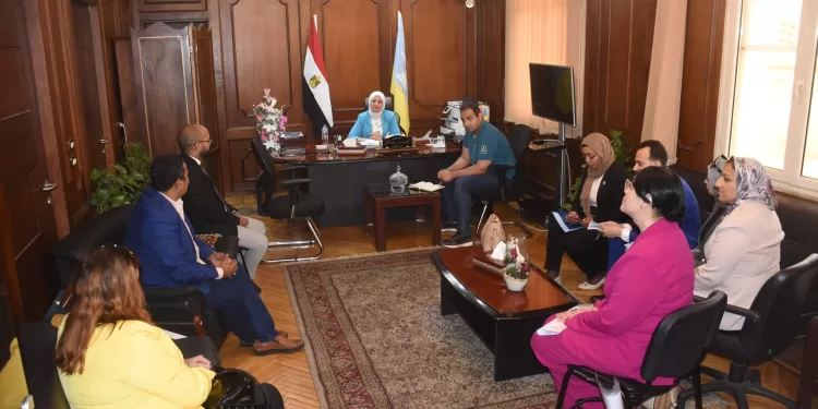 بحث برامج التوعية والأنشطة الخدمية خلال لقاء نائبة محافظ الإسكندرية بالقيادات الشبابية