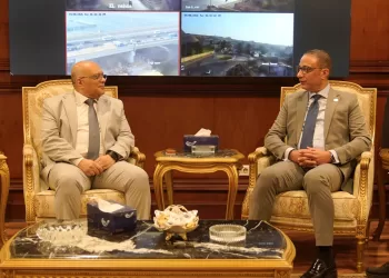 محافظ الجيزة يهنئ مساعد وزير الداخلية لقطاع أمن الجيزة بتوليه مهام منصبه الجديد