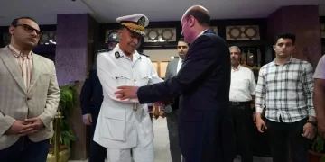 محافظ أسيوط يستقبل مساعد الوزير لوسط الصعيد ومدير الأمن والقيادات ويؤكد: تكامل الأجهزة دعامة رئيسية لتحقيق التنمية