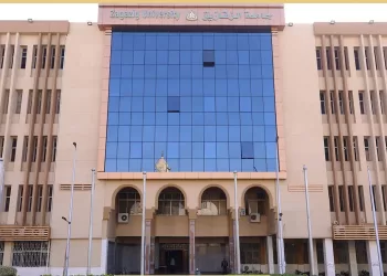 هدوء وإقبال متوسط في مكتب التنسيق الإلكتروني بجامعة الزقازيق