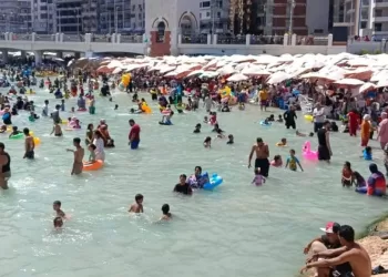 رحلات «اليوم الواحد» تنعش الإقبال على شواطئ الإسكندرية في الجمعة الأولى من أغسطس