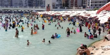 رحلات «اليوم الواحد» تنعش الإقبال على شواطئ الإسكندرية في الجمعة الأولى من أغسطس