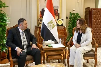 وزيرة التنمية المحلية ومحافظ دمياط يضعان خريطة طريق للخدمات والاستثمار