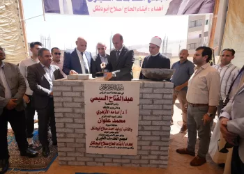 محافظ أسيوط يضع حجر أساس مجمع خدمي خيري جديد بمساكن درنكة