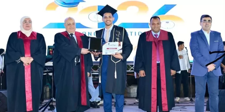 في أجواء متميزة.. انطلاق فعاليات حفل تخرج الدفعة الـ44 بآداب جامعة المنصورة 1 - جريدة الجمهورية في أجواء متميزة.. انطلاق فعاليات حفل تخرج الدفعة الـ44 بآداب جامعة المنصورة