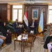 محافظ الإسكندرية يكرم أسرة عامل نظافة توفي أثناء تأدية عمله