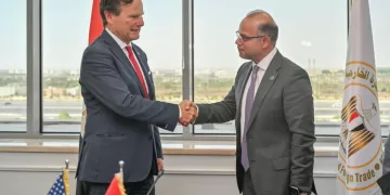 وزير الاستثمار يلتقي نائب مساعد وزير التجارة الأمريكي ووفد السفارة الأمريكية لتعزيز التعاون الاستثماري