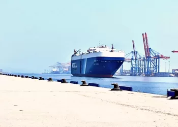 انتعاش حركة الملاحة بمينائي شرق وغرب بورسعيد.. واستقبال سفينتي دحرجة سيارات في 48 ساعة
