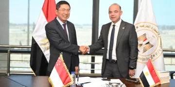 وزير الاستثمار والتجارة الخارجية يبحث مع سفير سنغافورة تعزيز التعاون الاستثماري والتجاري