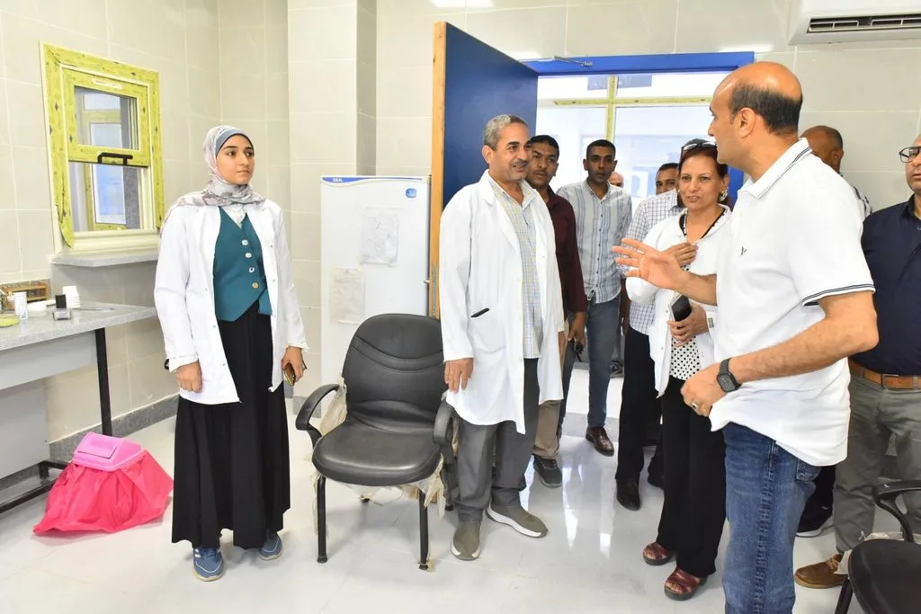 محافظ أسيوط يتفقد وحدة طب أسرة سكرة بمنفلوط في جولة مفاجئة عقب بدء تشغيلها 5 - جريدة الجمهورية WhatsApp Image 2026 08 29 at 12.15.17 PM 1 - جريدة الجمهورية
