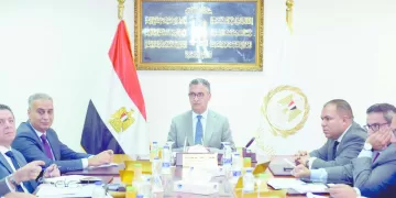 «اللاب توب» للعمل أون لاين..  والبحر مكافأة التخرج