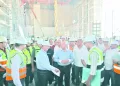 «اللاب توب» للعمل أون لاين..  والبحر مكافأة التخرج