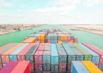 قناة السويس.. منصة للتجارة والصناعة والاستثمار 3 - جريدة الجمهورية «اللاب توب» للعمل أون لاين.. والبحر مكافأة التخرج