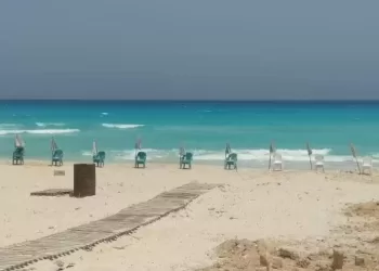 لليوم الثالث.. مرسى مطروح تغلق جميع شواطئ المدينة لخطورة البحر وارتفاع الموج لأربعة أمتار