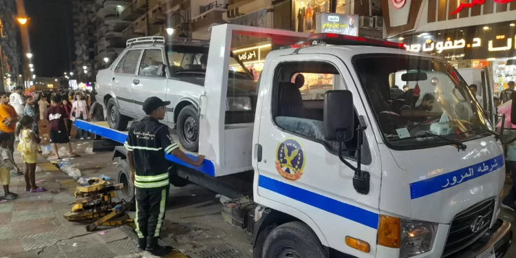 حملات مرورية لضبط مخالفات قرار إغلاق شارع خالد بن الوليد بالإسكندرية