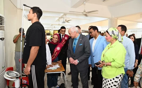 رئيس جامعة أسيوط يتفقد أعمال الكشف الطبي للطلاب الجدد للعام الجامعي 2026/2027