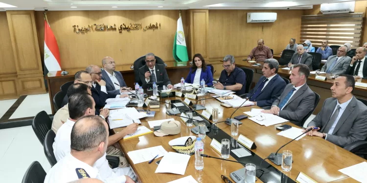 الجيزة تُعلن خطة الانضباط: جولات ليلية وتصدٍّ صارم للإشغالات وتجمعات المخلفات