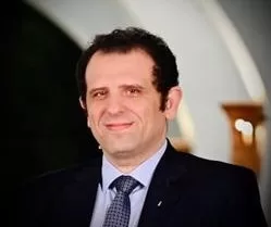 الكتف المتجمد: عندما لا يكفي العلاج الطبيعي.. ما الحل؟