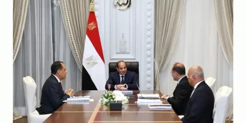 فيديو | الرئيس عبد الفتاح السيسي يجتمع برئيس مجلس الوزراء ووزير المالية