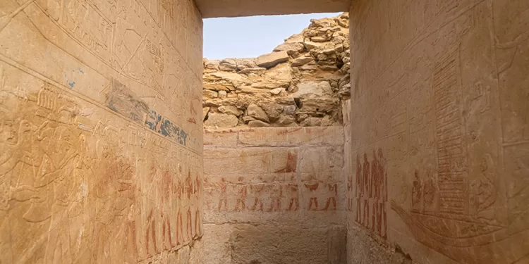 بعثة أثرية إسبانية مصرية تكشف عن مقبرة من أواخر عصر الأسرة الخامسة بـ «سقارة»
