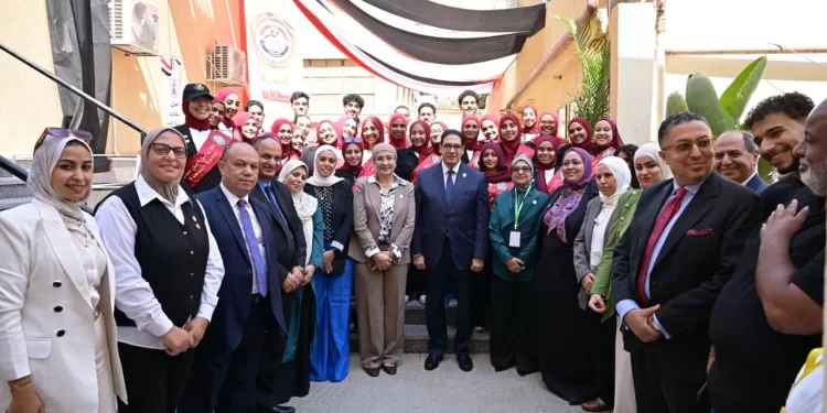 رئيس جامعة القاهرة يلتقي مجلسي «التربية للطفولة المبكرة» و«التربية النوعية».. ومبادرات جديدة لحماية الأطفال ودعم الفنون والاستثمار