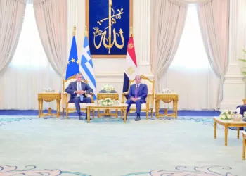 السيسى وميتسوتاكيس يبحثان تطورات التعاون  فى مشروع الربط الكهربائى