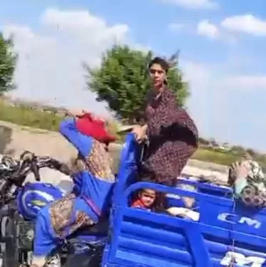 مطاردة مثيرة في شوارع أبو حماد.. مزارع والأهالي يضبطون 3 فتيات سرقن محصول الأرز