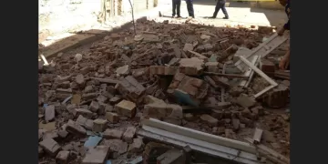 قدر ولطف.. انهيار شرفة منزل برمل الإسكندرية وإصابة 6 مواطنين.. وعقار قديم خالٍ من السكان بوسط المدينة