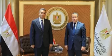 وزير التعليم العالي ومحافظ البحر الأحمر يبحثان دعم جهود التنمية بالمحافظة