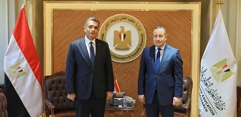 وزير التعليم العالي ومحافظ البحر الأحمر يبحثان دعم جهود التنمية بالمحافظة 1 - جريدة الجمهورية وزير التعليم العالي ومحافظ البحر الأحمر يبحثان دعم جهود التنمية بالمحافظة