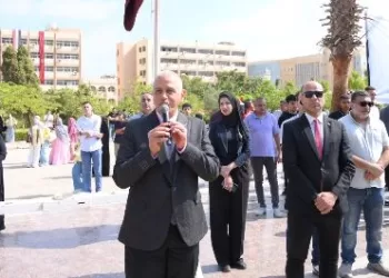 رئيس جامعة الفيوم يشهد بدء العام الدراسي الجديد 2026/2027 واستقبال الطلاب بالنشيد الوطني