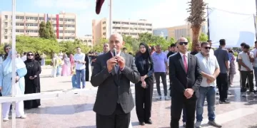 رئيس جامعة الفيوم يشهد بدء العام الدراسي الجديد 2026/2027 واستقبال الطلاب بالنشيد الوطني