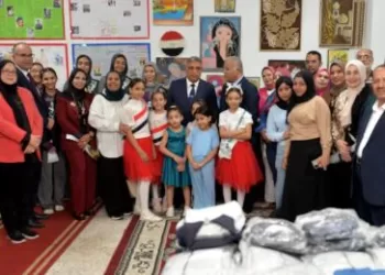 محافظ الدقهلية يتفقد المعرض المجاني لتوزيع مستلزمات المدارس على الأسر الأكثر احتياجاً