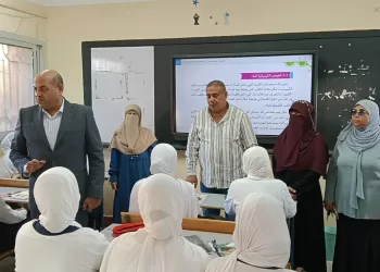 مدير تعليم مطروح يتابع مسار الدراسة بمدرستي نجا سعد الثانوية بنات والعسكرية بنين