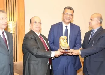 محافظ البحر الأحمر: دعم المواهب الشابة استثمار في مستقبل التنمية