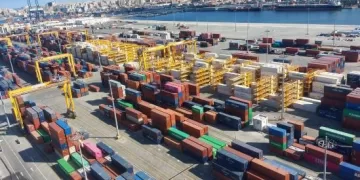 نشاط كبير في حركة السفن وتداول البضائع والحاويات بميناء الإسكندرية