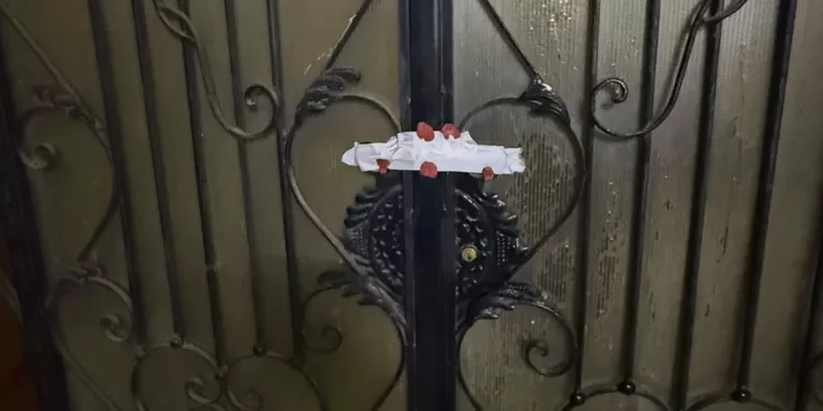 التشميع الفوري لوحدة غسيل كلوي خاصة لعدم التزامها بالاشتراطات الصحية