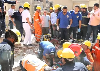 إنقاذ خمسينية من تحت أنقاض منزل عزبة شاهين المُنهار بالمنيا وإخلاء احترازي للعقارات المجاورة