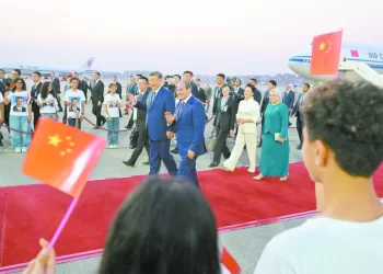السيسى وقرينته يستقبلان «شى جينبينج» وقرينته