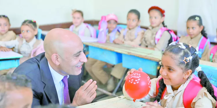 إنذارات متدرجة للغياب.. وغرامات مالية على الطلاب.. والتأكيد على المتابعات الميدانية للقيادات