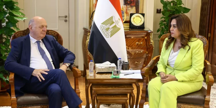 وزيرة التنمية المحلية تبحث مع وزير البيئة الإيطالي مجالات التعاون المشترك