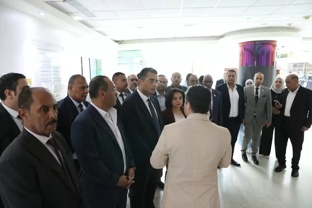 محافظ البحر الأحمر يزور مستشفى 57357 ويعلن حشد جهود المحافظة لدعم مبادرة «من قلب الغردقة.. أمل لأبطالنا» 4 - جريدة الجمهورية WhatsApp Image 2026 09 02 at 9.49.33 PM 1 - جريدة الجمهورية