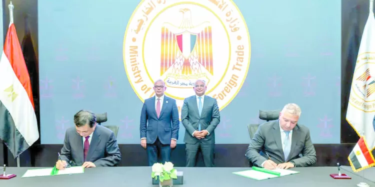 بحث إنشاء مجمع صناعى للإطارات بـ«السخنة الصناعية» 1 - جريدة الجمهورية بحث إنشاء مجمع صناعى للإطارات بـ«السخنة الصناعية»