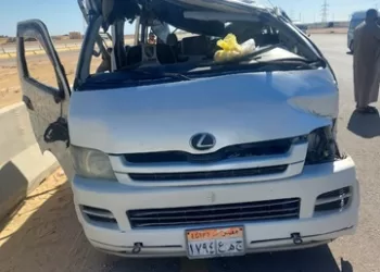 فتح الطريق الدولي بمطروح بعد انقلاب ميكروباص.. مصرع شخص وإصابة 7 آخرين